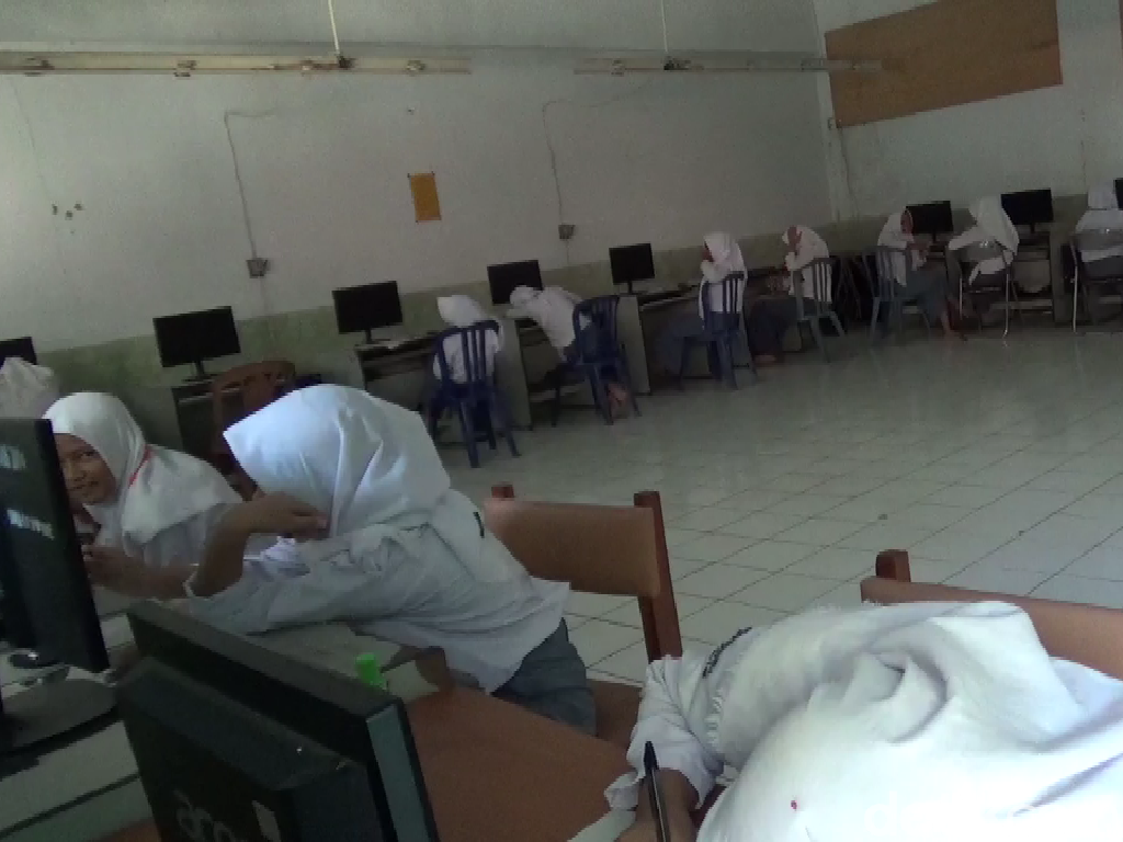 Siswa di Parepare Lagi Serius UNBK, Tiba-tiba Mati Lampu Siswa di Parepare Lagi Serius UNBK, Tiba-tiba Mati Lampu