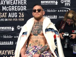 Conor McGregor Pensiun dari MMA, Lihat Gaya Mewahnya Pakai Gucci Conor McGregor Pensiun dari MMA, Lihat Gaya Mewahnya Pakai Gucci