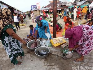 Menengok Sibuknya Pasar Kayoa di Halmahera Selatan
