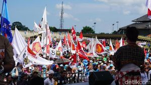 Saat Bendera Garbi dan PKS Berdampingan di Kampanye Prabowo