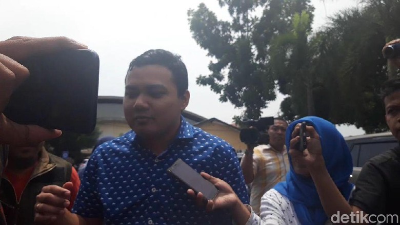 Diperiksa Polisi terkait Jalan Gubeng Ambles, Apa Peran Fuad Anak Risma? Diperiksa Polisi terkait Jalan Gubeng Ambles, Apa Peran Fuad Anak Risma?