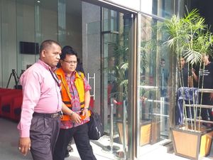 KPK Tahan Hakim PN Semarang Lasito Tersangka Suap KPK Tahan Hakim PN Semarang Lasito Tersangka Suap