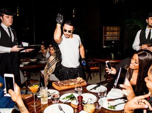 Gawat! Salt Bae Keluhkan Persediaan Garamnya Menipis
