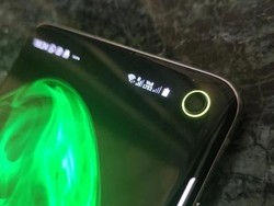 Keren! Lubang Kamera Galaxy S10 Bisa Jadi Indikator Baterai