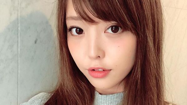 Model Jepang Ini Jadi Kontroversi, Foto Tanpa Busana dengan Ikan Kering