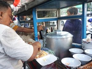 5 Bubur Ayam Kaki Lima Enak dan Legendaris di Jakarta 5 Bubur Ayam Kaki Lima Enak dan Legendaris di Jakarta