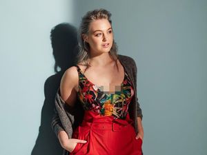 Potret Iskra Lawrence, Model Inspiratif yang Dobrak Standar Kecantikan Potret Iskra Lawrence, Model Inspiratif yang Dobrak Standar Kecantikan