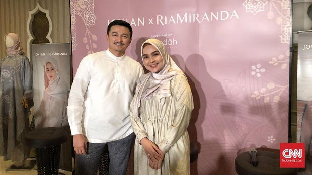 Artis Yang Pernah Pakai Baju Jovian Mandagie