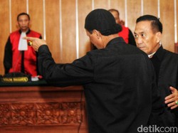 Video Keriuhan Ruang Sidang saat Hercules Divonis 8 Bulan Bui