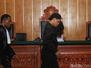 Senpi Saat Sidang Hercules Diprotes Pengacara, Polisi: Hanya di Pintu Senpi Saat Sidang Hercules Diprotes Pengacara, Polisi: Hanya di Pintu