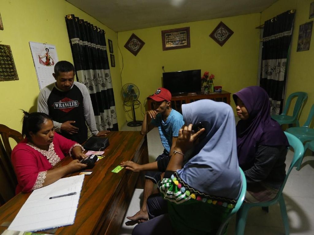 Rela Buka 24 Jam, Agen BRILink Untung Rp 10 Juta Sebulan Rela Buka 24 Jam, Agen BRILink Untung Rp 10 Juta Sebulan