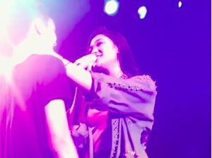 Marion Jola Mesra dengan Pria di Panggung, Julian Jacob Tak Mau Kalah Marion Jola Mesra dengan Pria di Panggung, Julian Jacob Tak Mau Kalah