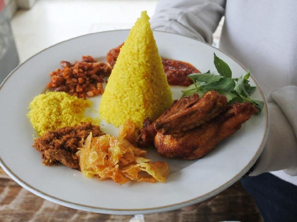 Keragaman Kuliner dalam Seporsi Nasi Berlauk Komplet