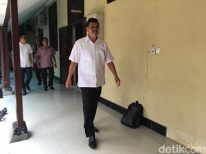 Diperiksa KPK, Wabup Mojokerto Mengaku Ditanya Soal Ini Diperiksa KPK, Wabup Mojokerto Mengaku Ditanya Soal Ini