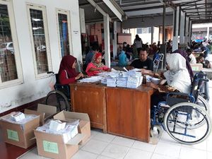 Curhat Difabel Pelipat Surat Suara, Tahan Kencing karena Sulit ke Toilet