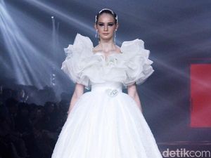 Desainer Didi Budiardjo Terlahir Kembali di Peragaan 30 Tahun Berkarya Desainer Didi Budiardjo Terlahir Kembali di Peragaan 30 Tahun Berkarya