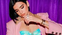 Foto: Gaya Seksi Dua Lipa dengan Bustier Saat Tampil di Jakarta