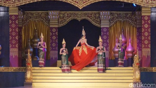 Foto: Naik Gajah sampai Nonton Ladyboy di Pattaya, Mau?