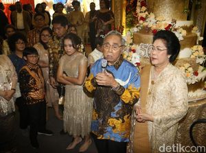 Rayakan 50 Tahun Pernikahan, Sabam Sirait Luncurkan Buku