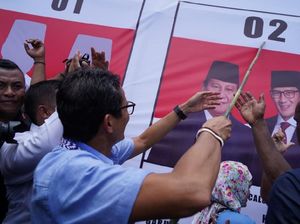 Sandi ke Warga Manokwari: Mau Tiket Murah? Pilih 02!