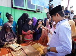 Guru Honorer Curhat, Sandiaga Ungkit Kontrak Politik