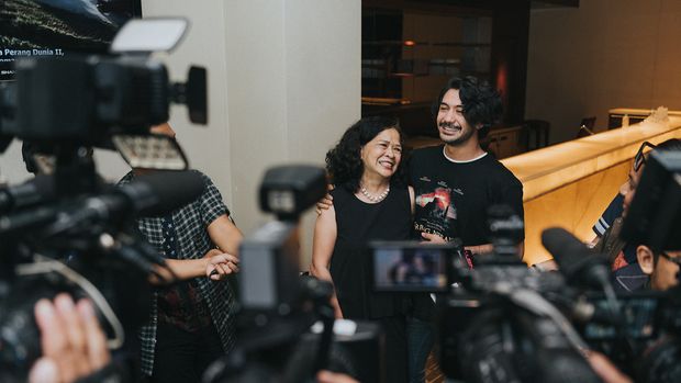 Reza Rahadian dan Ibunda