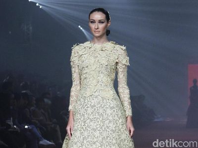 Foto: Koleksi Busana Didi Budiardjo Rayakan 30 Tahun Berkarya Jadi Desainer