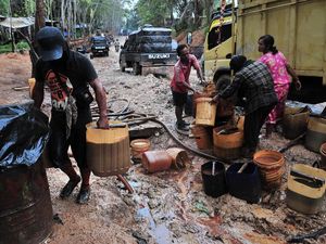 Mengintip Lokasi Pengeboran Minyak Ilegal di Jambi