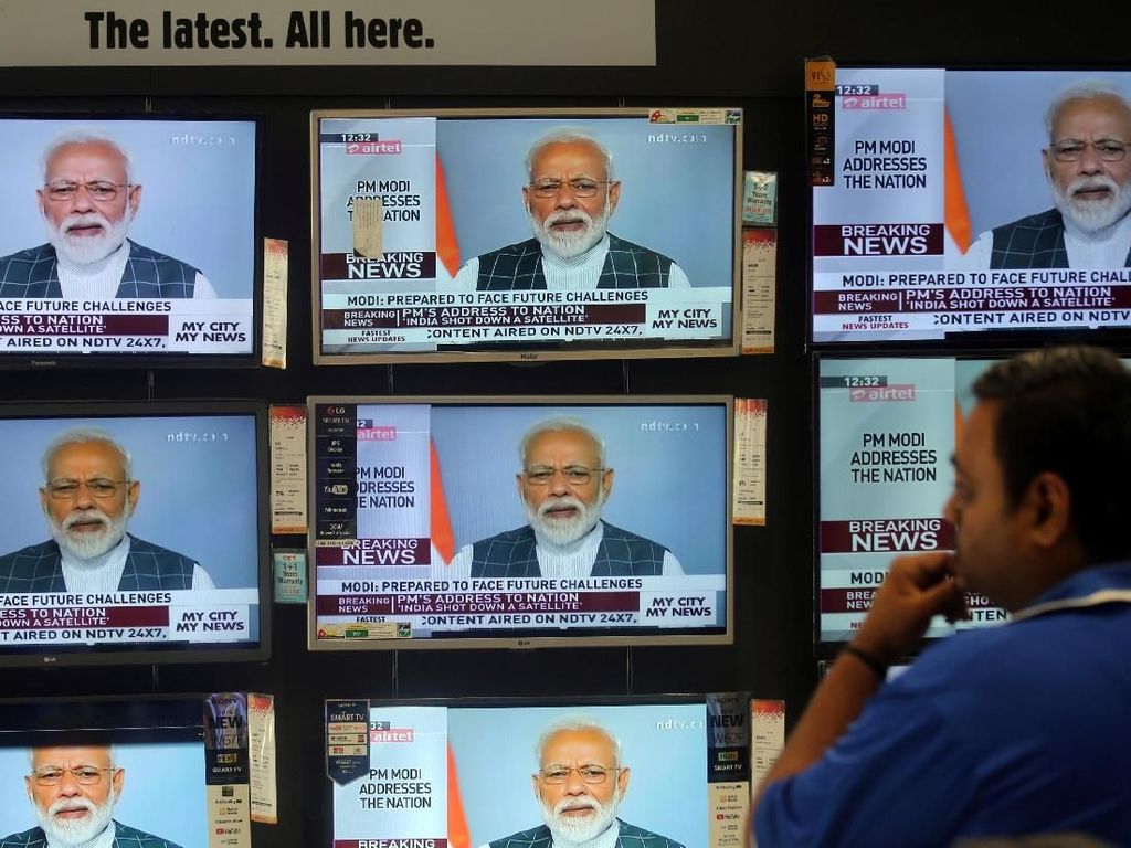 India Berhasil Tembak Jatuh Satelit di Luar Angkasa India Berhasil Tembak Jatuh Satelit di Luar Angkasa