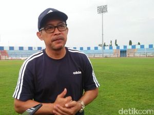 Aji Santoso Abaikan Keunggulan Statistik atas Madura United