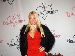 Model dengan Payudara Ukuran DDD: Seperti Bawa 2 Bayi