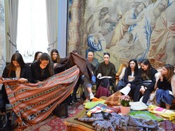 Mahasiswa Sekolah Mode Italia Siapkan Rancangan dengan Wastra Indonesia