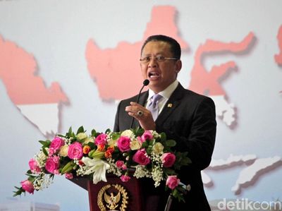 Ekspresi Bamsoet Saat Hadiri Deklarasi Pemilu Damai