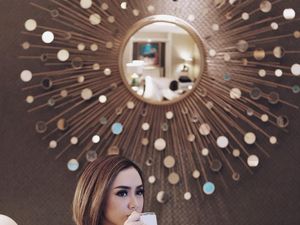 Serunya Gaya Syahrini, Cita Citata hingga Agnezmo Saat Ngopi dan Ngeteh Serunya Gaya Syahrini, Cita Citata hingga Agnezmo Saat Ngopi dan Ngeteh