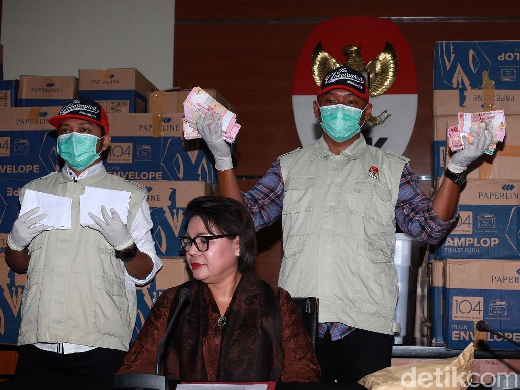 Kardus Keempat Dijebol, Adakah KPK Temukan Lagi Cap Jempol? Kardus Keempat Dijebol, Adakah KPK Temukan Lagi Cap Jempol?
