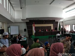 Sidang Korban Penganiayaan Habib Bahar Tertutup, Pengunjung Protes