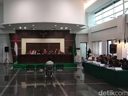 Korban Buka-bukaan Diajak Duel dan Didengkul Habib Bahar