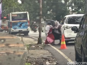 Viral Ibu Dorong Anak dari Mobil, Psikolog Soroti Kesehatan Mental Para Ibu Viral Ibu Dorong Anak dari Mobil, Psikolog Soroti Kesehatan Mental Para Ibu