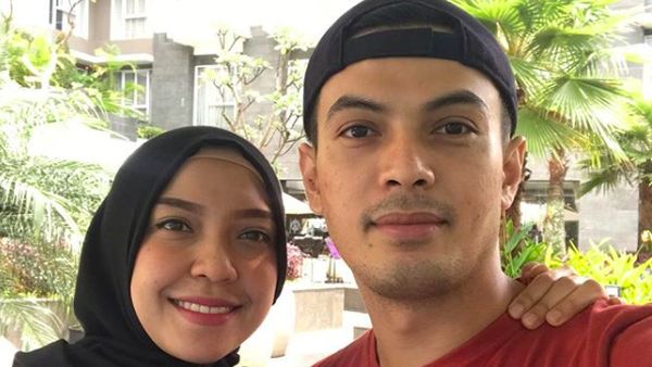 Bunda, Intip Kemesraan Temmy Rahadi dan Istri yang Bikin Baper