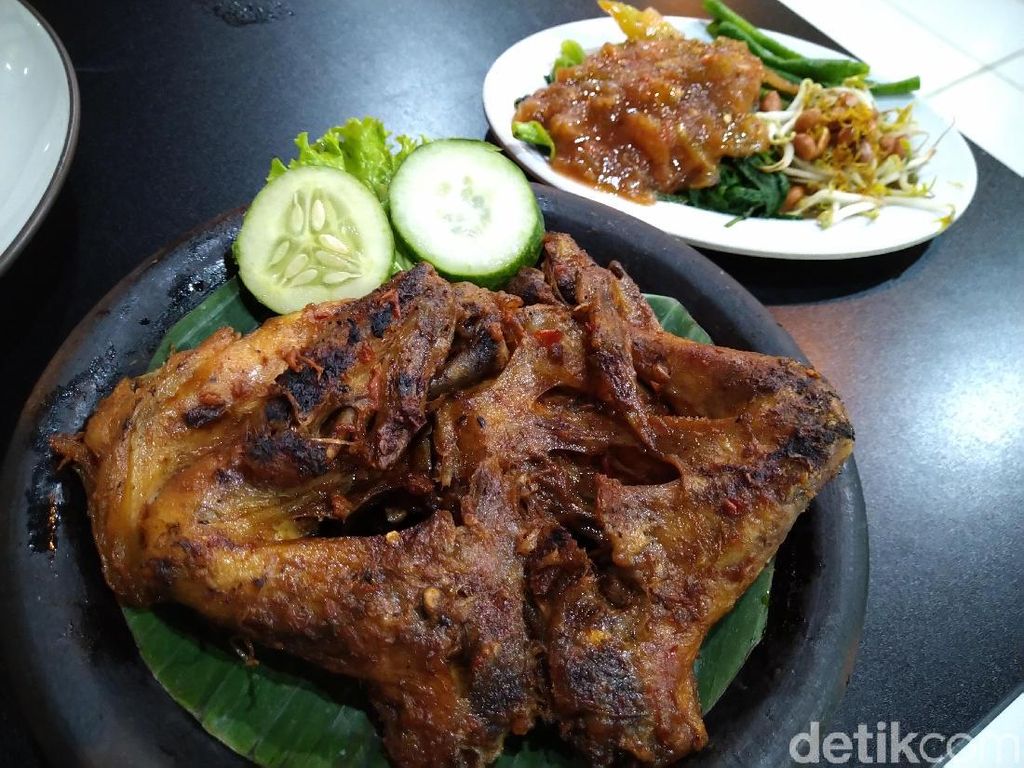 Pedas Nendang! 5 Ayam Taliwang Khas Lombok Ini Cocok Buat Makan Siang Pedas Nendang! 5 Ayam Taliwang Khas Lombok Ini Cocok Buat Makan Siang