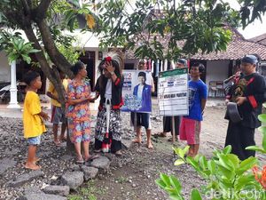 Caleg Ponorogo Ini Menari Sendiri untuk Sosialisasikan Diri