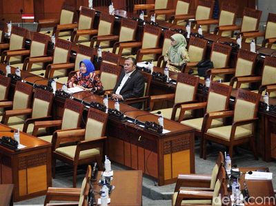 Kursi-kursi Kosong di Sidang Paripurna DPR