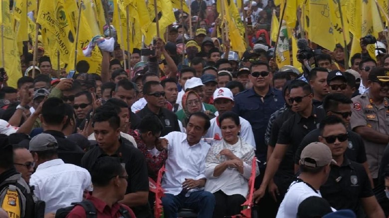 Naik Becak di Mamuju, Jokowi: Apa Karewa?