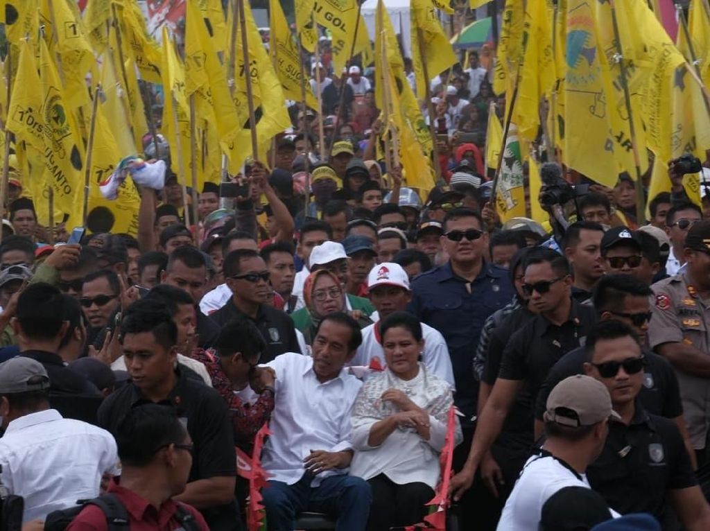 Naik Becak di Mamuju, Jokowi: Apa Karewa? Naik Becak di Mamuju, Jokowi: Apa Karewa?