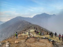 Arsitektur Pusat Informasi Geopark di Kaki Gunung Ijen Disayembarakan, Minat?