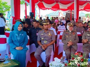 Khofifah Ingin Satpol PP Melek Teknologi untuk Perangi Hoaks Khofifah Ingin Satpol PP Melek Teknologi untuk Perangi Hoaks