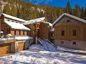 Penampakan Rumah yang Dibangun Pakai Bahan Bekas Tambang Emas