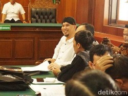 Asam Urat Membaik, Ahmad Dhani Hadiri Sidang Lanjutan