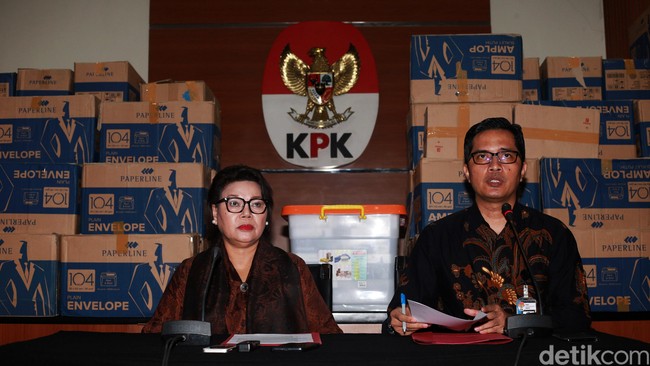 Ini Gunungan Amplop Serangan Fajar Hasil OTT KPK
