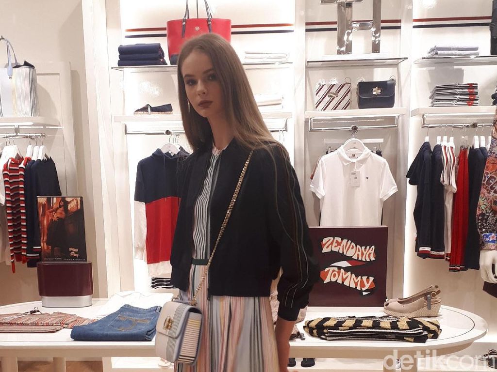 Koleksi Terbaru Tommy Hilfiger Untuk Musim Semi, Lebih Berwarna dan Edgy Koleksi Terbaru Tommy Hilfiger Untuk Musim Semi, Lebih Berwarna dan Edgy